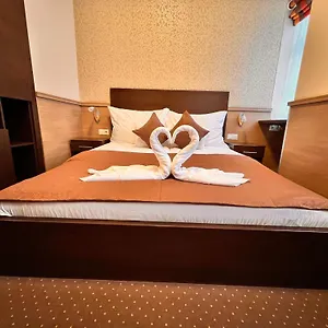 21 And 3*, Будапешт Венгрия
